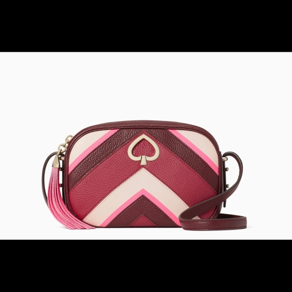 kate spade Handbags - Kate Spade kourtney chevron camera bag